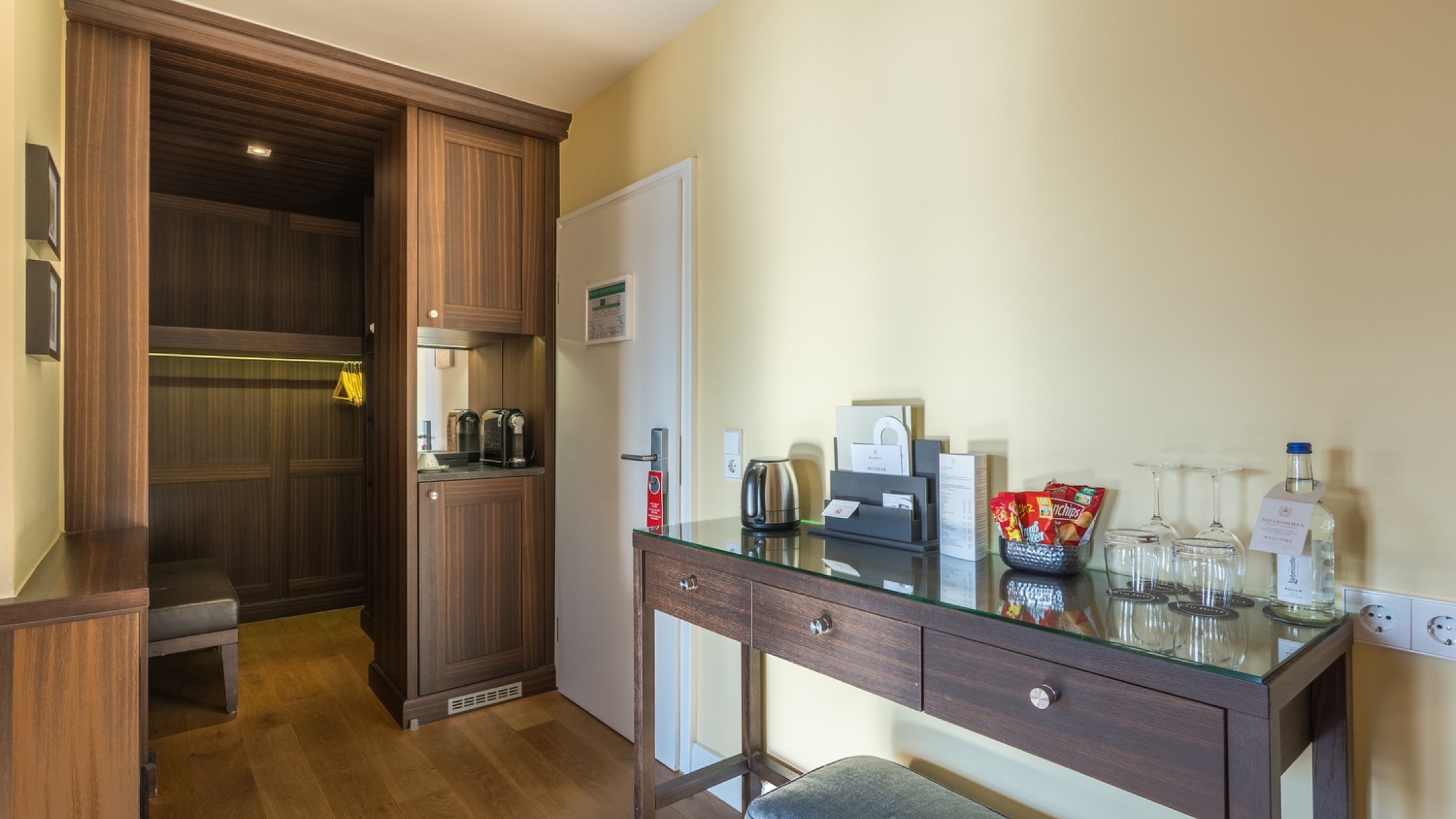 Haupthaus Junior Suite Garderobe