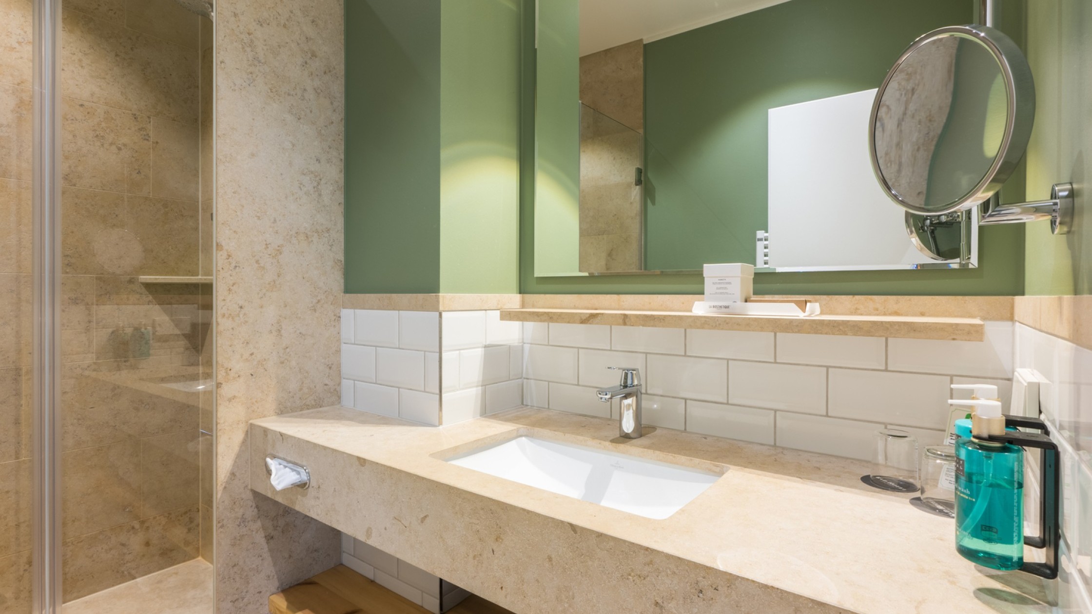 Villa Seeburg Familienzimmer Bad mit Dusche