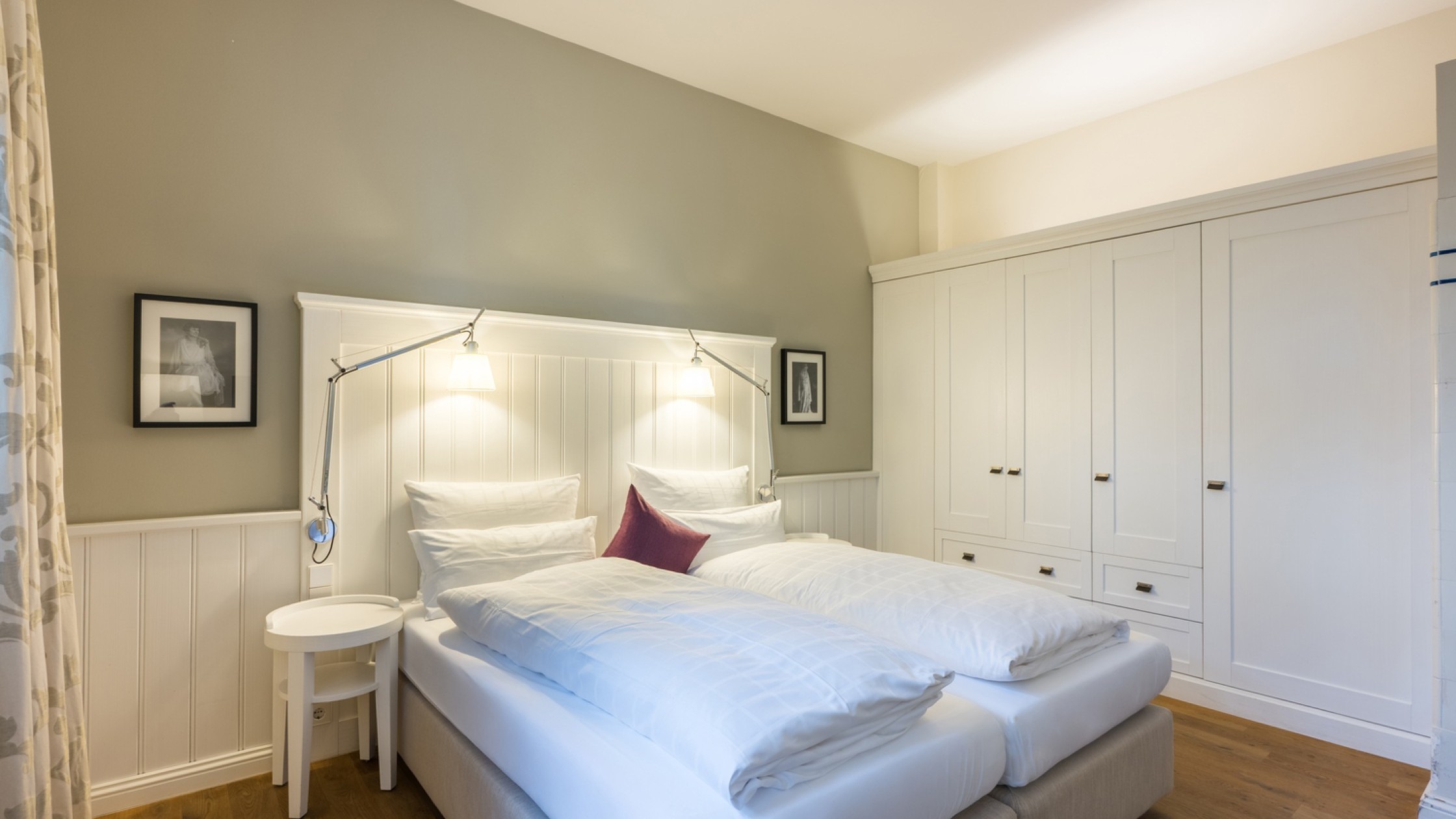 Warmbad Doppelzimmer barrierefrei Blick aufs Bett